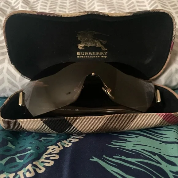Burberry | Accessories | Burberry Sunglasses | Poshmark display picture 3